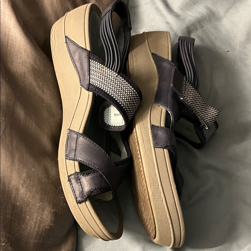 BareTraps Blue and Gray Sandals - Picture 6 of 6